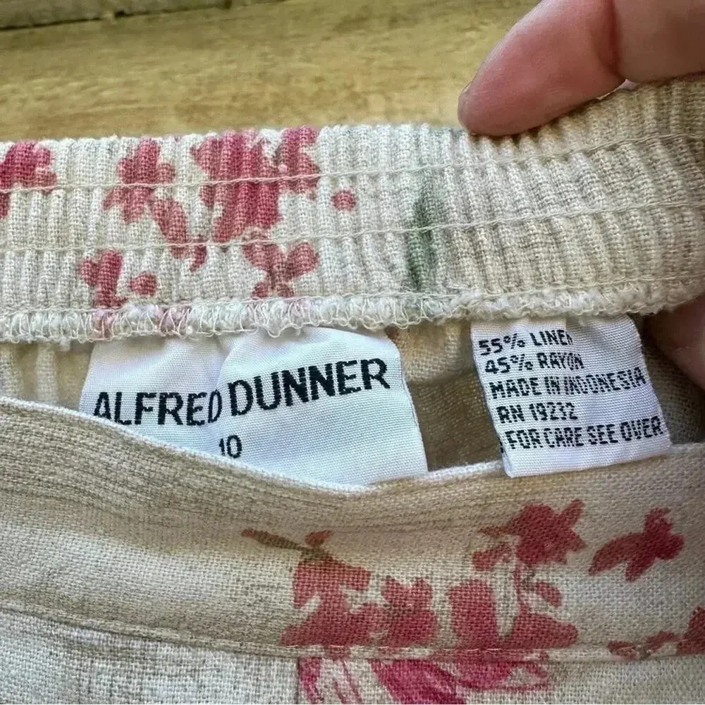 ALFRED‎ DUNNER Vintage floral button front skirt in excellent condition Size 10